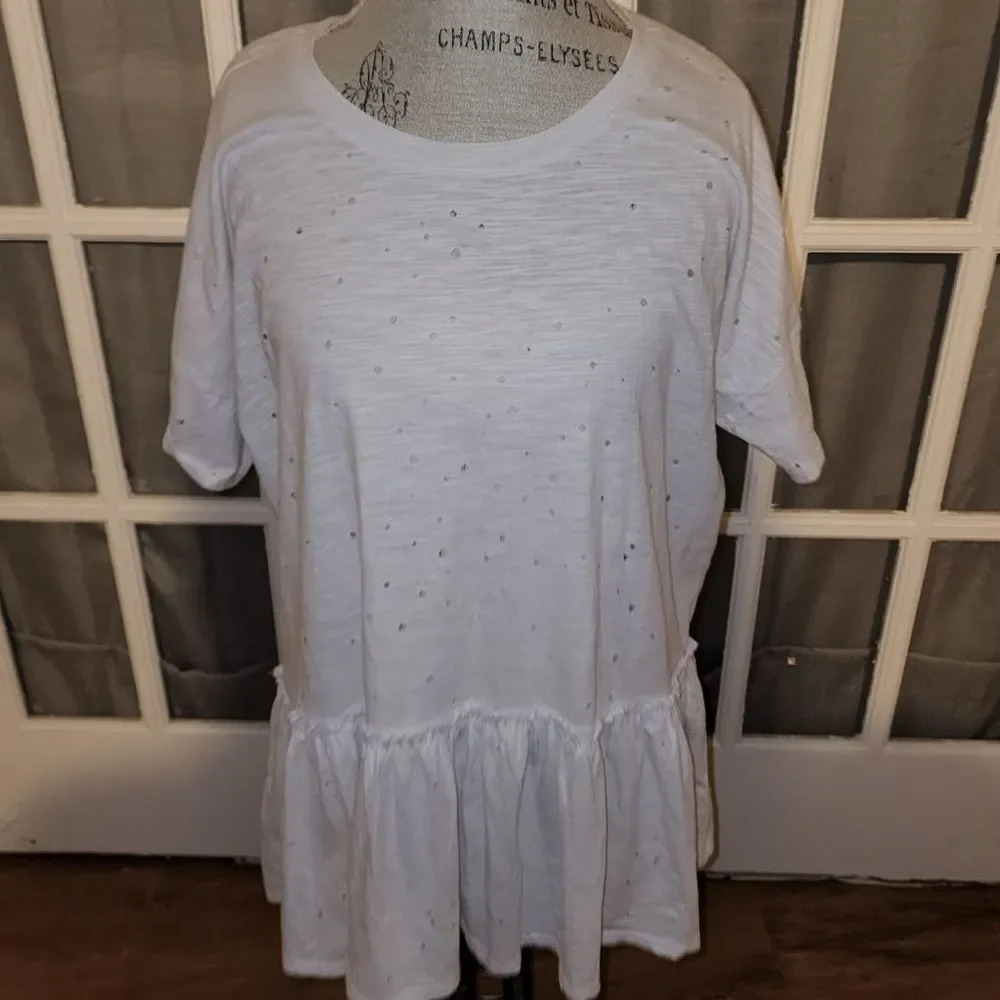 NWT Torrid Womens White Destructed‎ Peplum Tee Shirt 3 3X